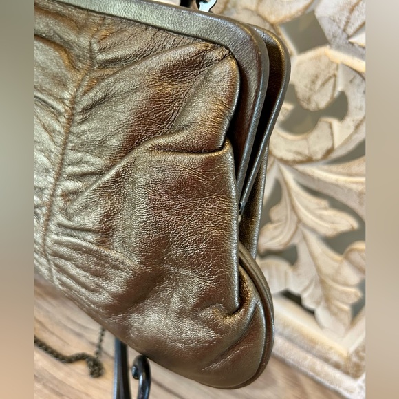 🌶️ Hobo International Bronze Leather clutch. - Picture 2 of 10